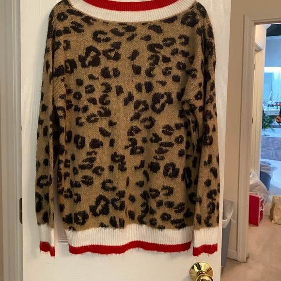 Instinct Leopard Print Color Block V-Neck Sweater - Picture 3 of 4